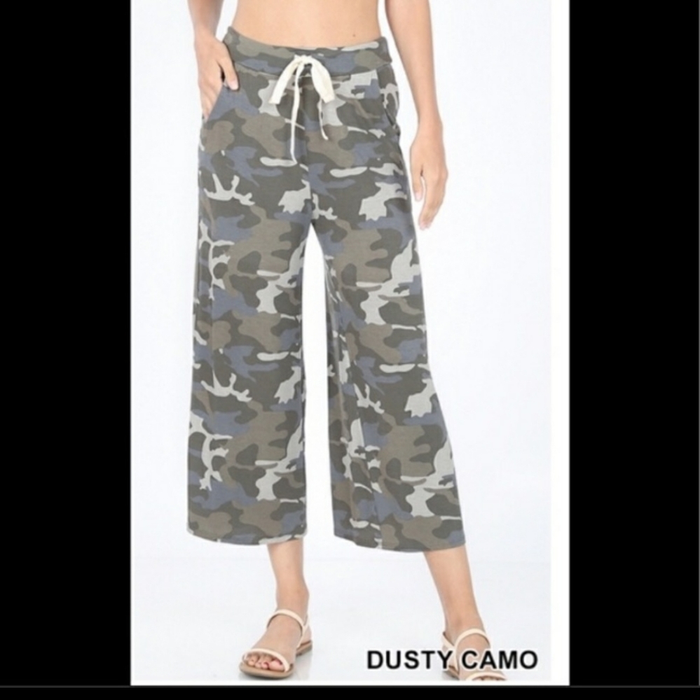 Camo Print Capri Lounge Pants